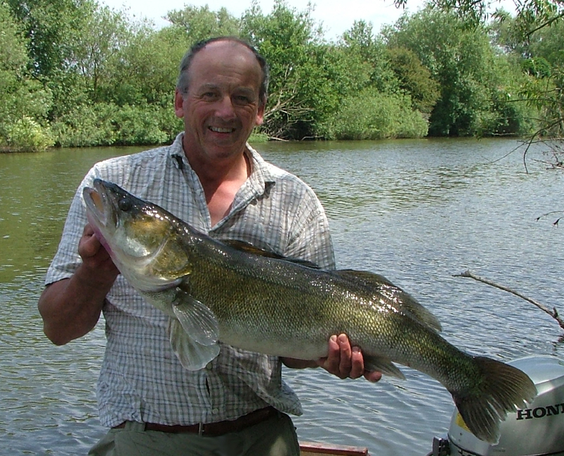 15lb4oz zander